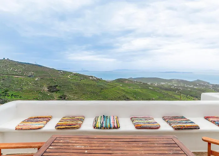 Vassilis Family Tinos * Triandárosz